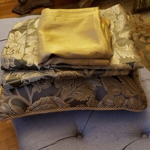 Elegant Gold and Green Floral  Set.